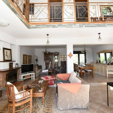 Villa Countryside In Private 2,400 Sqm Estate Neos Skopos
